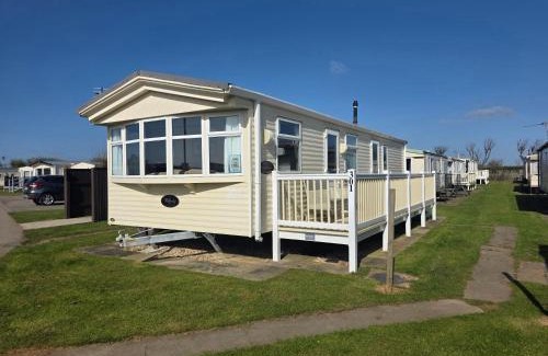 Chapel Saint Leonards Ski Chalet | Remarkable Caravan- Chapel St Leonard's Skegness