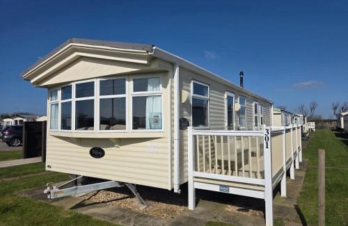 Chapel Saint Leonards Ski Chalet | Remarkable Caravan- Chapel St Leonard's Skegness