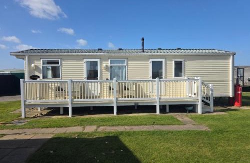 Chapel Saint Leonards Ski Chalet | Remarkable Caravan- Chapel St Leonard's Skegness