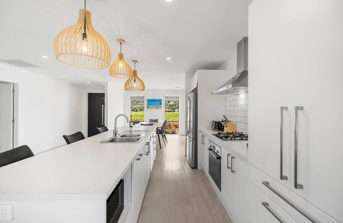 Lower Shotover House | Remarkable Mountain View - 4 Bedroom Home