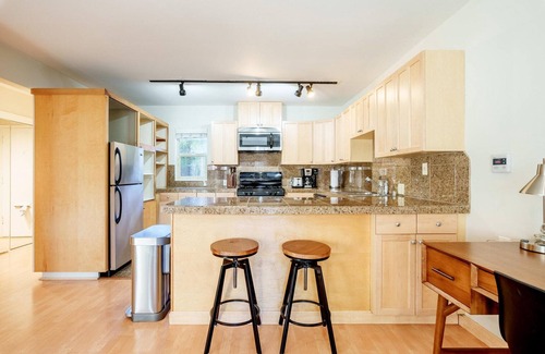 University South Apartment | Remarkable Palo Alto 1BR, nr Dining on University Ave, by Blueground