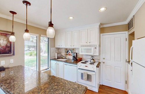 Napa Condo | Remodeled 1st-Floor Condo Near Pool & Resort Amenities - Minutes to Wineries