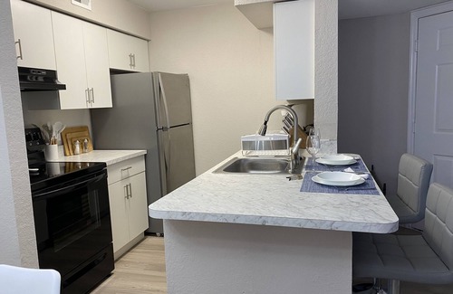 Deerfield Beach Apartment | Remodeled 2 bed grnd floor vacation apt ,7 minutes away From Beach!