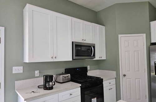 Memphis House | Remodeled 7 Bedrooms in Westwood Neighborhood