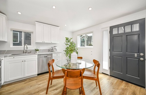 West Newport House | Remodeled Beach Home 2 Car Parking/Clean/Patio w/Firepit