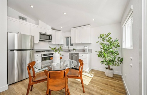 West Newport House | Remodeled Beach Home 2 Car Parking/Clean/Patio w/Firepit