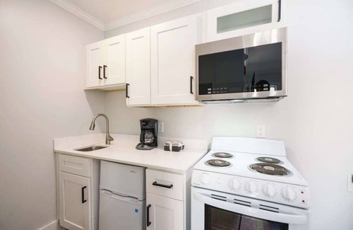 Miramar Beach House | Remodeled Beach Hotel w/Pool 4N