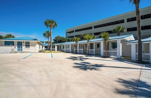 Miramar Beach House | Remodeled Beach Hotel w/Pool 4N