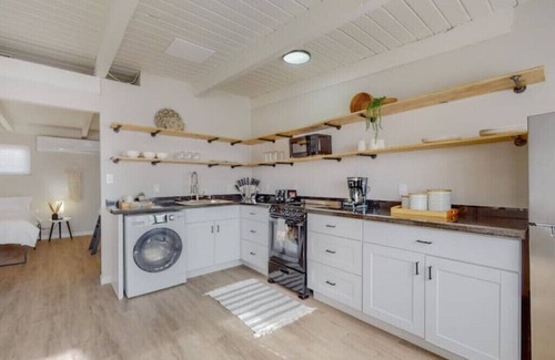 Albuquerque Apartment | Remodeled Courtyard Apt w/King Bed, In-Unit W&Dnn