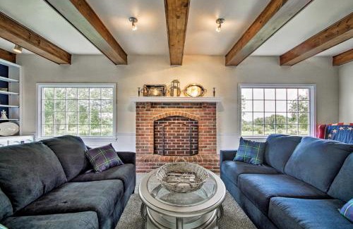 Liberty House | Remodeled Historic Farmhouse about 20 Mi to KC!