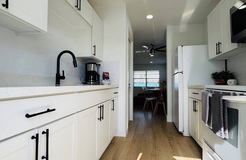 Highland Garden Apartment | Remodeled Hollywood Beach 2BDx2BTH with Parking, WIFI, AC