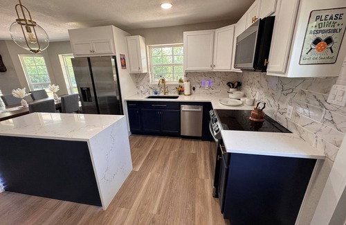 Whitesboro House | Remodeled house, 15 min. to Lake Texoma- pickleball and sand volleyball courts.