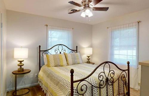 Navasota House | Remodeled Mid-Century Home Near Downtown & Hwy 6 in College Station, Texas