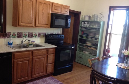 Canon City House | Remodeled Stone House, Close To Down Town, Family & Dog Friendly, Great Deal!