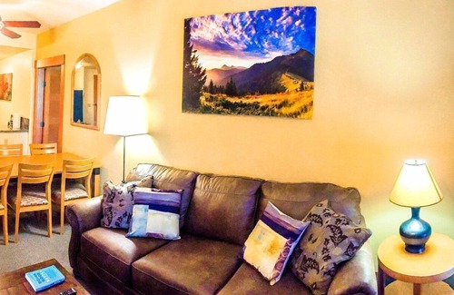Mammoth Lakes Condo | Remodeled Village Lodge Condo, 55" Smart 4k HDTV w/Netflix, .