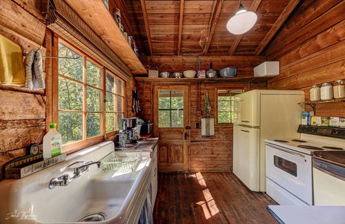 Canyon Creek Cabin | Remote, comfortable rustic cabins, tranquil stream-side, nature at your doorstep