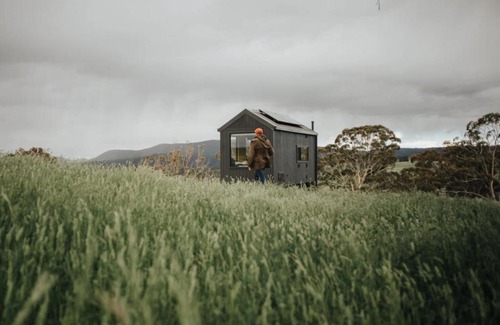 Oberon Council House | Remote Off-Grid Cabin Hidden in Nature - Hot Tub - Tibor