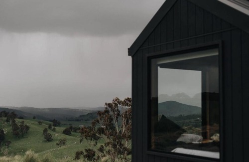 Oberon Council House | Remote Off-Grid Cabin Hidden in Nature - Hot Tub - Tibor