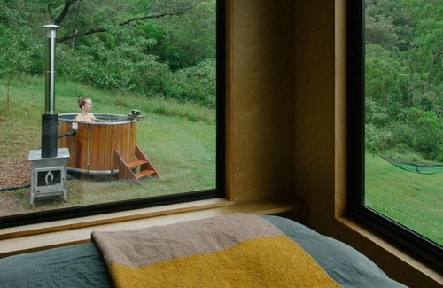 Oberon Council House | Remote Off-Grid Cabin Hidden in Nature - Hot Tub - Tibor