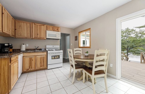 Mayfield House | Rennie Lake Hideaway