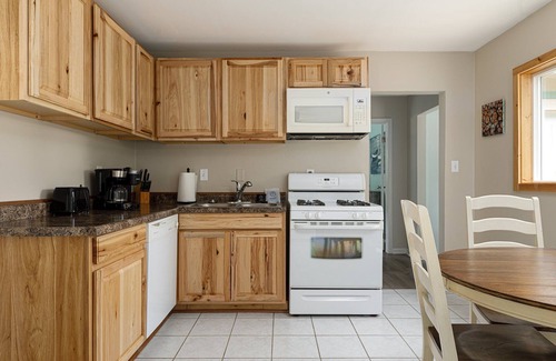 Mayfield House | Rennie Lake Hideaway