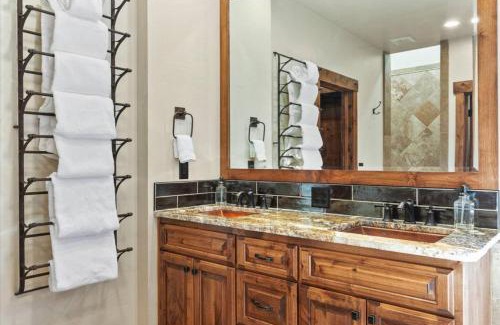 Midtown House | Reno Basecamp 2 King Suites, Walk to Food and Fun