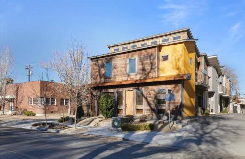 Midtown House | Reno Basecamp 2 King Suites, Walk to Food and Fun