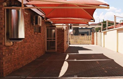 Kimberley Hotel | Renosterberg by KLG