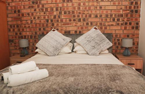 Kimberley Hotel | Renosterberg by KLG