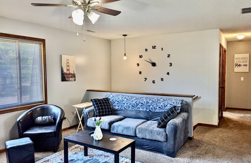 Pottawattamie County Apartment | Renovated 2-bed apt, right next to downtown Omaha