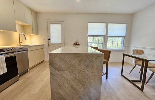 Rosewood Condo | Renovated 2 bedroom, 1 bathroom near USC