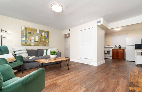 University District Apartment | Renovated 2 Bedroom- Walking Distance to OSU