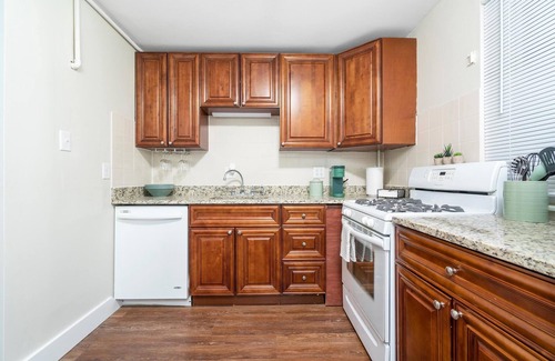 University District Apartment | Renovated 2 Bedroom- Walking Distance to OSU