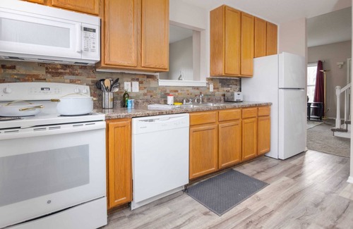 Des Moines House | Renovated 3 Bedroom Home Near Drake and Downtown