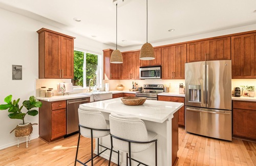 Lacey House | Renovated 3BR Retreat – Ideal for 30+ Day Stay