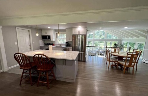 Blooming Glen House | Renovated 4/2 Country Home w/Vaulted Family Roomn