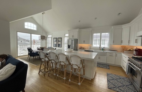 Avalon House | RENOVATED 4.5M dollar pet friendly luxury retreat just 1 blk from 24th St beach
