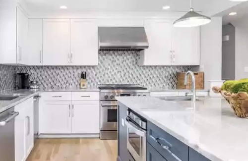 Avalon House | RENOVATED 4.5M dollar pet friendly luxury retreat just 1 blk from 24th St beach