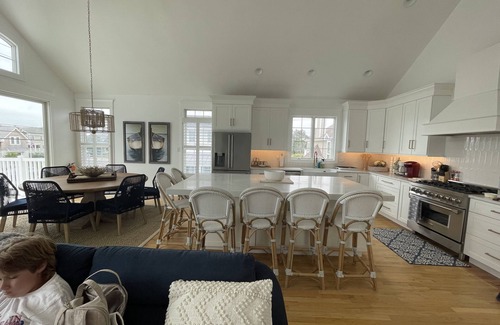 Avalon House | RENOVATED 4.5M dollar pet friendly luxury retreat just 1 blk from 24th St beach