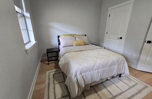 Lewisville House | Renovated 4BR 6 Bed 3 and a half Bath Near DFW Airport