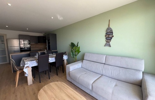 Saint-Jean-de-Monts Apartment | Renovated apartment 50m from sea for 6 people