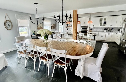 A-Zone House | Renovated, Amazing Bayview Sunsets, 5 Bd/4 Bath, Sleeps 14. Multifamily Getaway