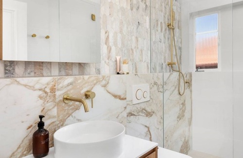 Mosman Apartment | Renovated Apartment Five Minutes to Ferry