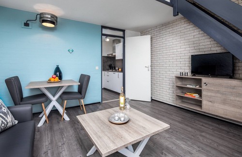 Bruinisse Apartment | Renovated Apartment by Lake Grevelingen