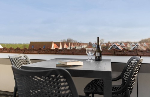 Bruinisse Apartment | Renovated Apartment by Lake Grevelingen