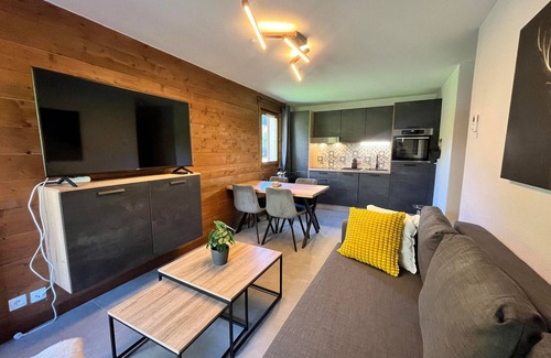 Samoens Apartment | Renovated apartment with pool, 300m from center, 2 bedrooms