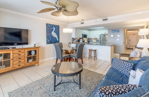 Destin Condo | ⛱️Renovated~Beach FRONT View~3 Pools~Cafe&Tiki~1BR Pelican Beach Resort 410