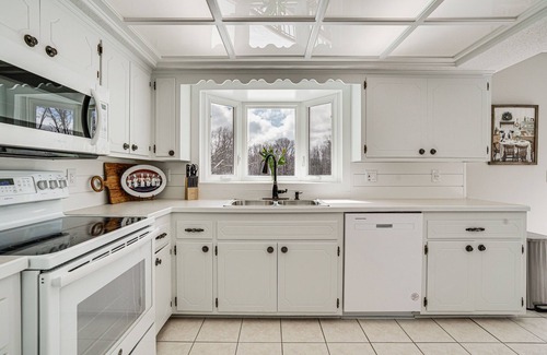 Blaine House | Renovated Blaine Farmhouse w/Heated Pole Barn!