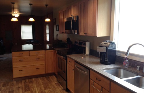 Moclips Cabin | Renovated cabin 2 easy blocks to the beach and close to the Moclips River