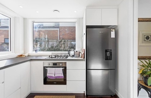 Kingsland House | Renovated Character Central Home - WiFi & Netflix